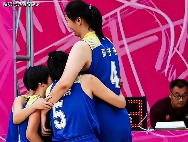 国外美女脚心比赛视频